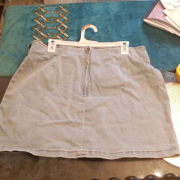 Womens Light Wash Denim Stretch Mini Skirt W/Front Notch & Seam NWT Plus Sz. 16 - Picture 5 of 14